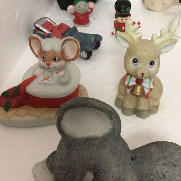 15 each various Christmas statues - Picture 3 of 8